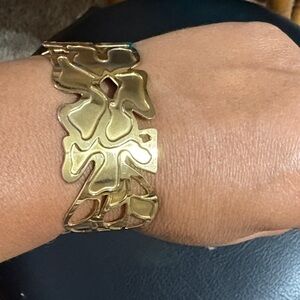 Elegant Gold Bracelet